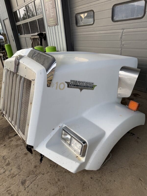 Hood with Grille-2006 Kenworth T800 - Image 3